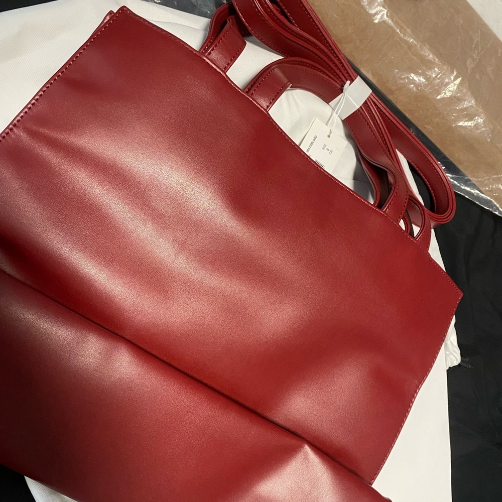 Telfar Medium Shopping Bag -
Color Oxblood - Picture 4 of 10